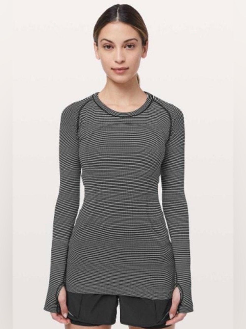Lululemon Swiftly Relaxed Long-Sleeve Shirt Hip Length; Black/White Sz. 12